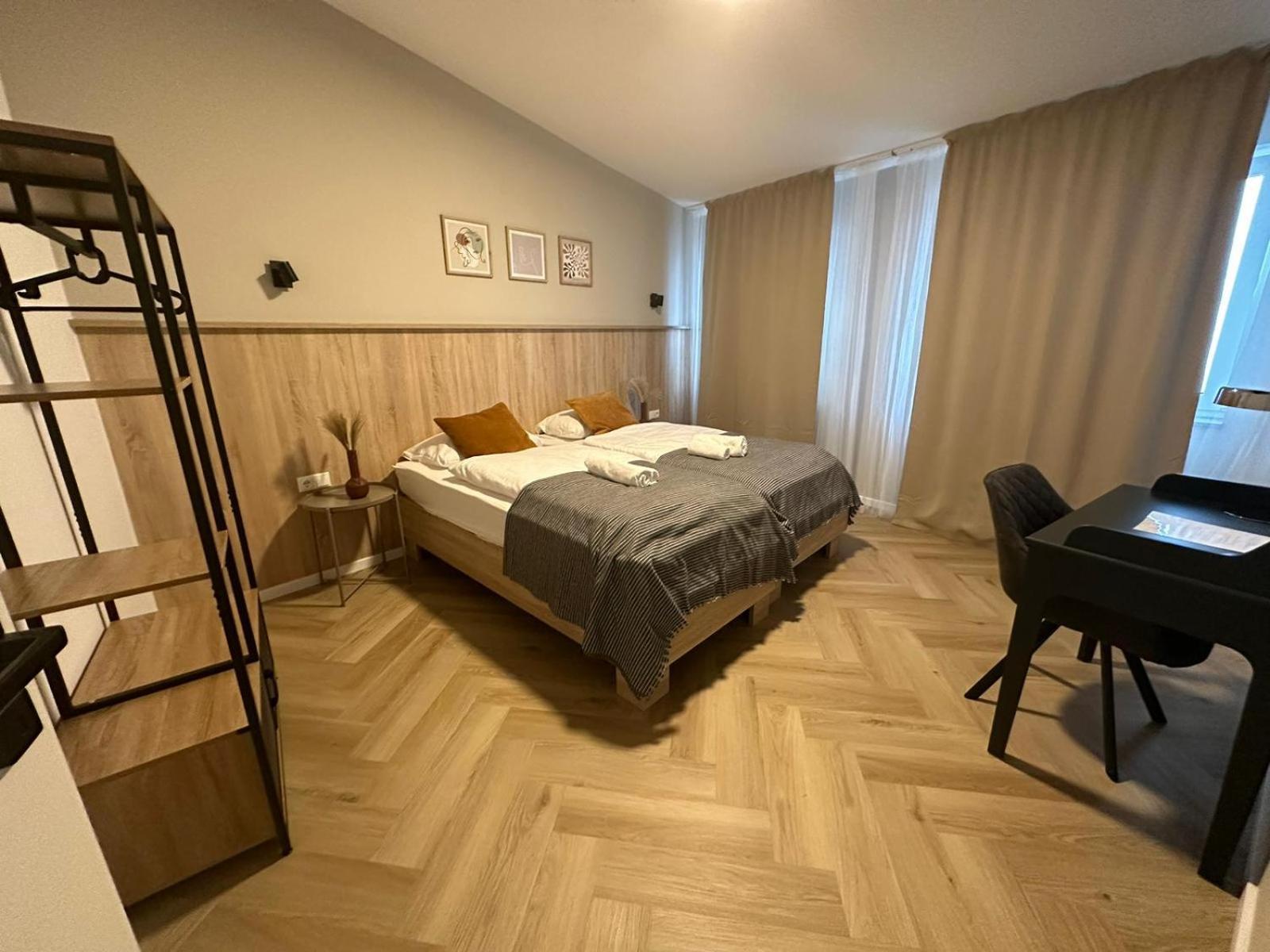 Lenau Hanower